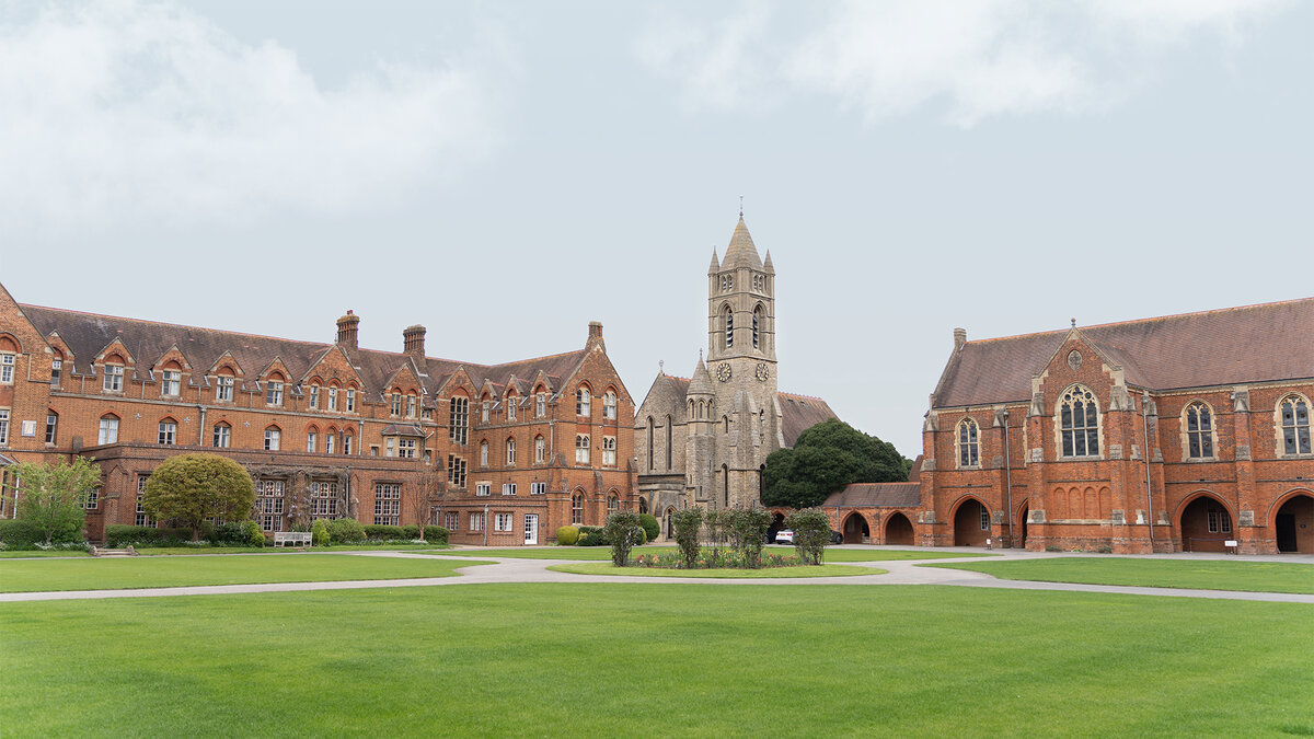 Header-Bild zu St Edward`s School