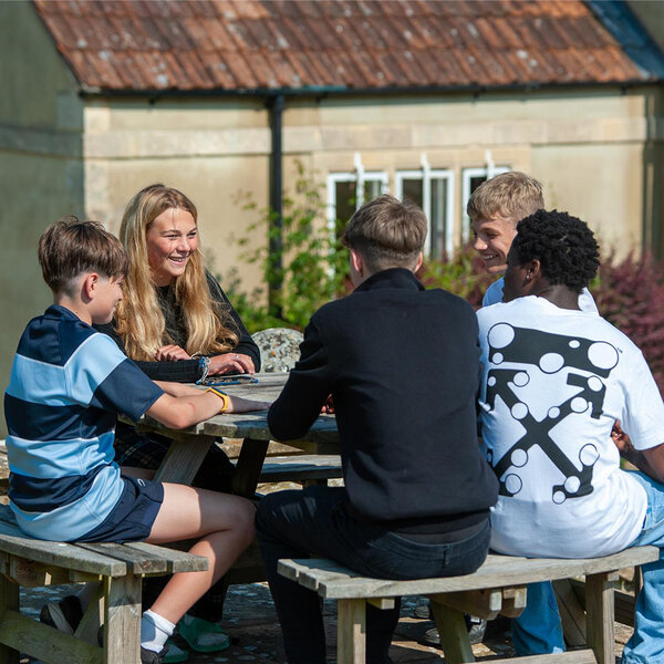 Bild zu Stonar School